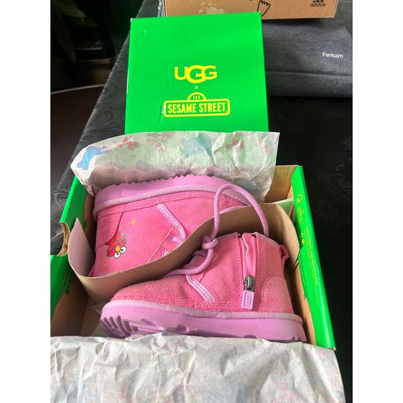 Ugg x Sesame Street neumel boots pink 9 toddler - Picture 4 of 15